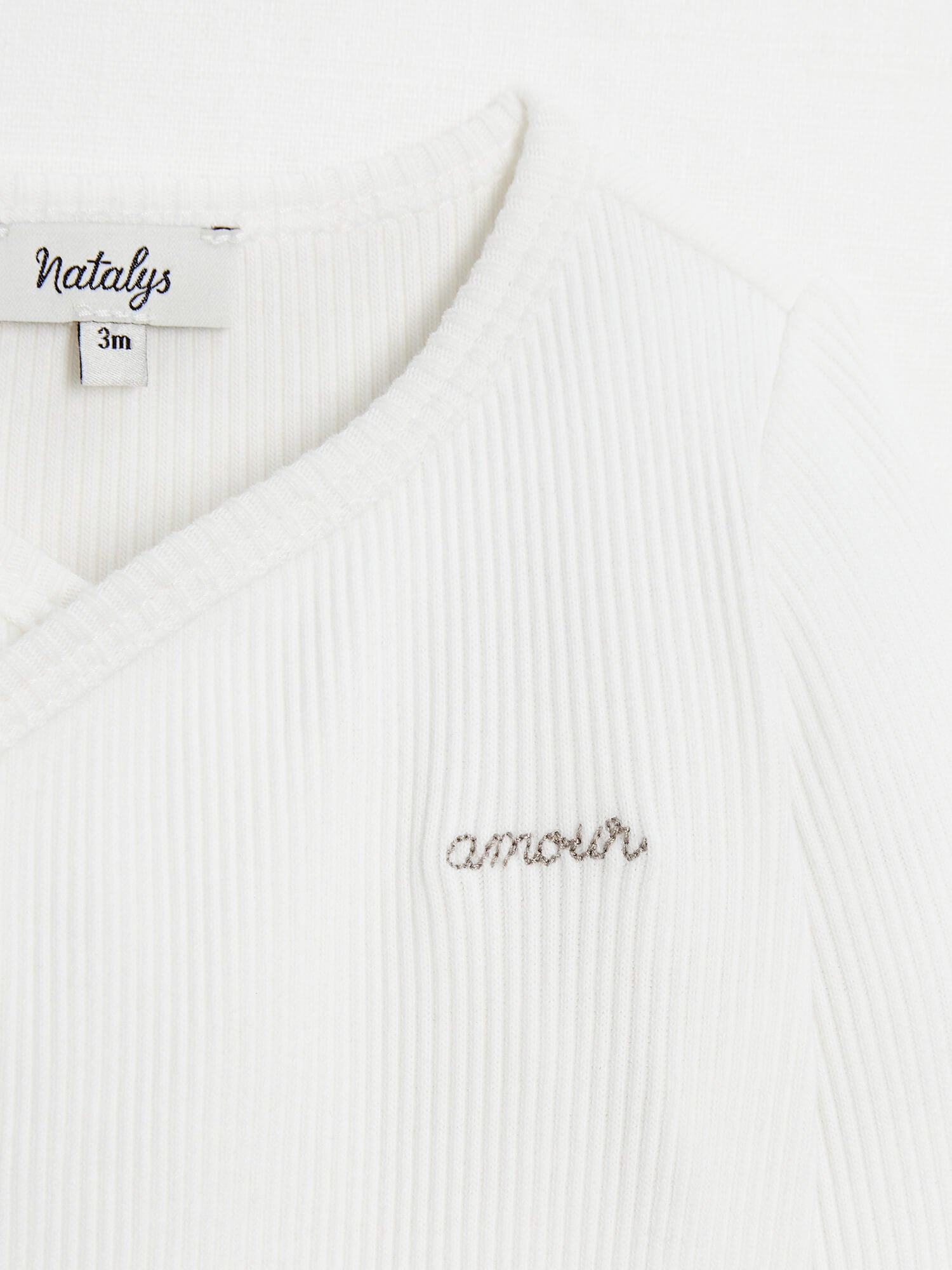 בגד גוף פתיחה מוצלבת צבע אקרו עם רקמת "Amour"