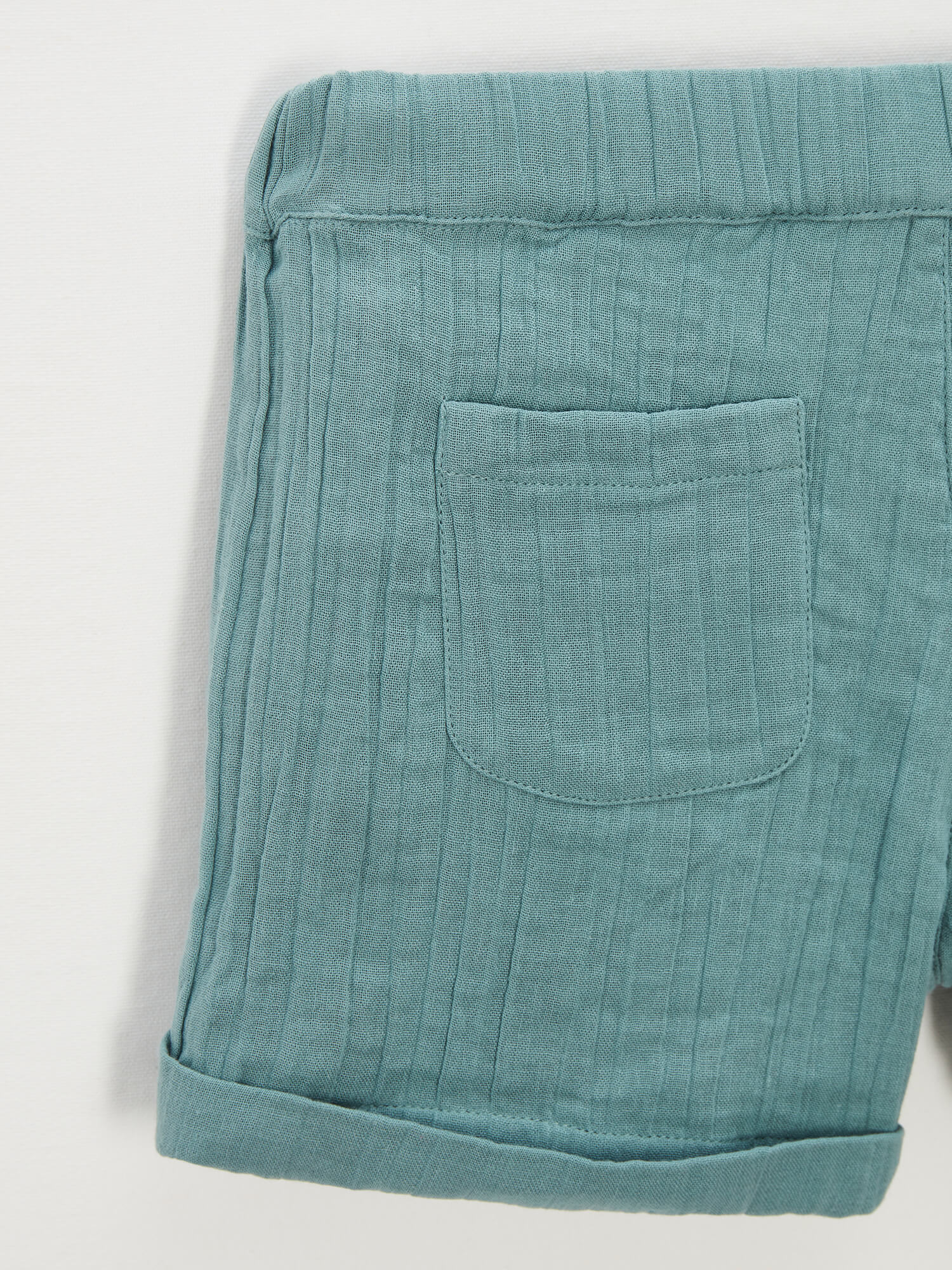 מכנסי מנטה קצרים