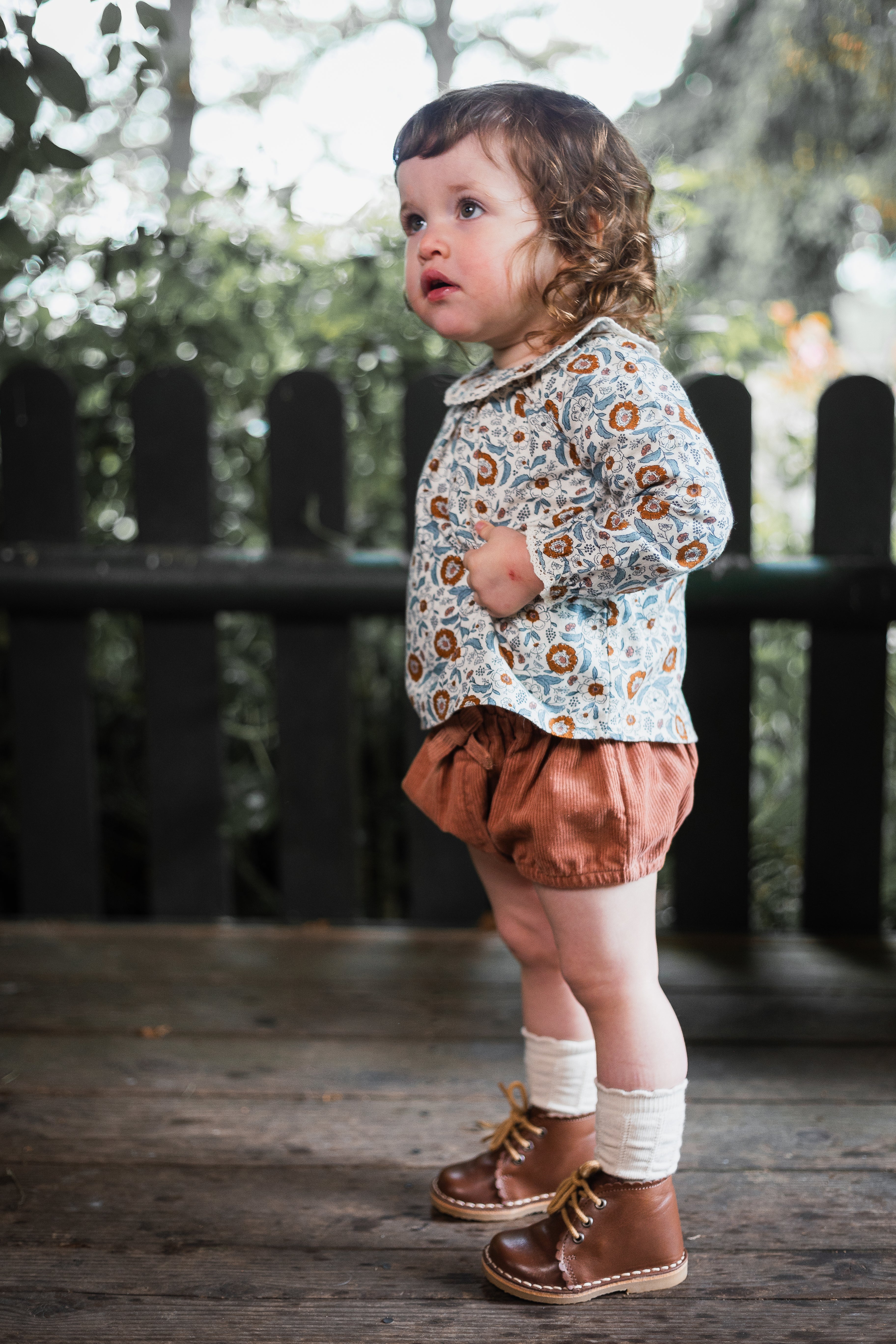 חולצת פרחים פולקלורית